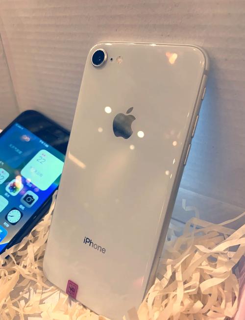 iPhone8黑色和白色哪个颜色好看