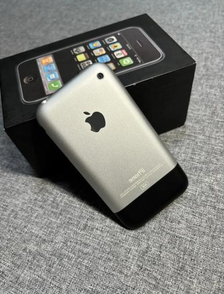 iphone2gs什么样子