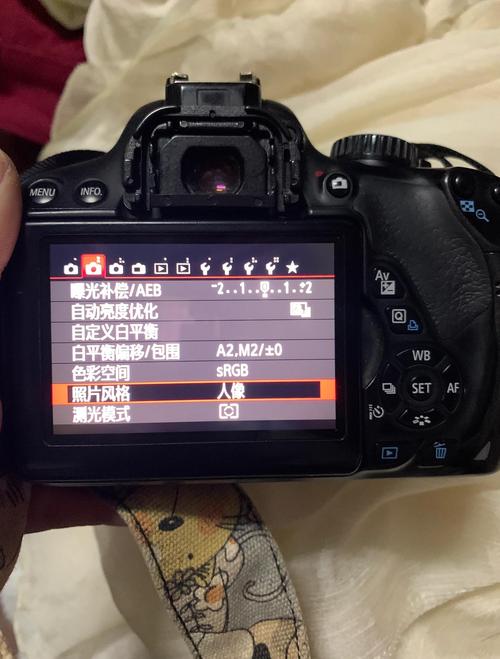 刚买的佳能EOS60D相机,没拍几张,存储卡出现错误,按说明书进行格式化...